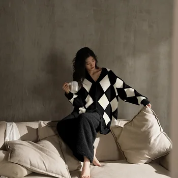 Pijamale Femei De Iarnă Coral Catifea Pot Purta 2023 Nou Stil De Culoare De Contrast Alb-Negru Carouri Gros Acasă În Pijamale Seturi